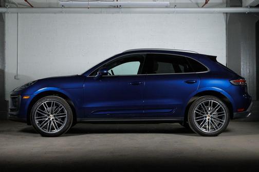 Gentian Blue Metallic 2024 Porsche Macan Macan
