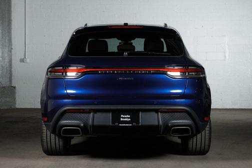 Gentian Blue Metallic 2024 Porsche Macan Macan