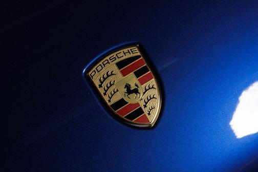 Gentian Blue Metallic 2024 Porsche Macan Macan
