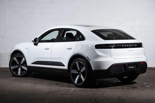 2025 Porsche Macan 4