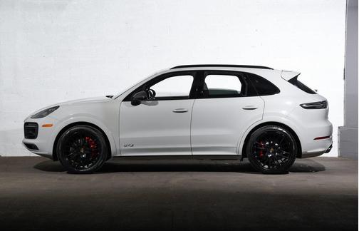 2022 Porsche Cayenne GTS