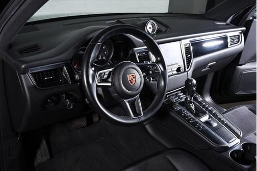 2017 Porsche Macan Base