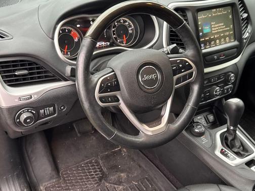 2017 Jeep Cherokee Overland