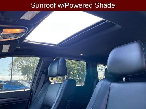 Granite Crystal Clearcoat Metallic 2019 Jeep Grand Cherokee LAREDO