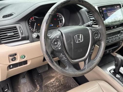 White 2018 Honda Pilot EX-L