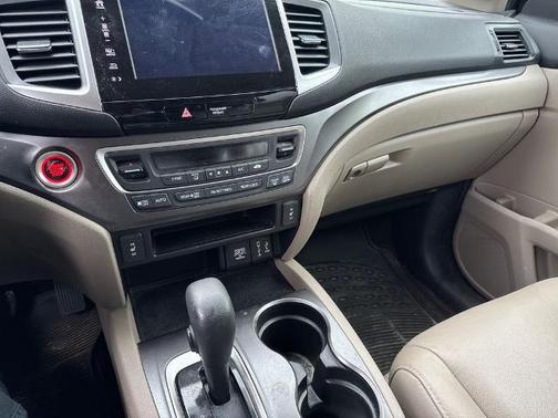 White 2018 Honda Pilot EX-L