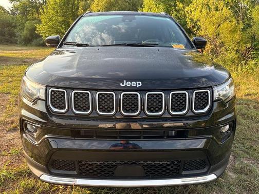 Diamond Black 2023 Jeep Compass LIMITED