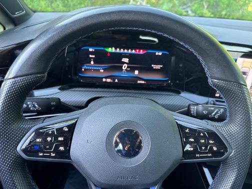 Deep Black Pearl Effect 2023 Volkswagen Golf R 2.0T