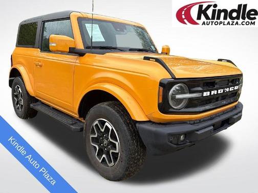 CYBER ORANGE MET TRI-COAT 2022 Ford Bronco OUTER BANKS