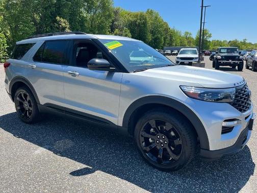 ICONIC SILVER METALLIC 2023 Ford Explorer ST-LINE