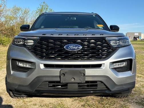 ICONIC SILVER METALLIC 2023 Ford Explorer ST-LINE