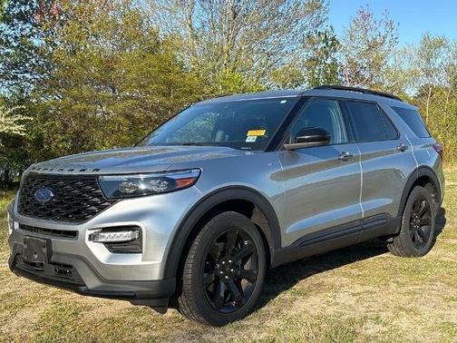 ICONIC SILVER METALLIC 2023 Ford Explorer ST-LINE