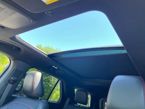 ICONIC SILVER METALLIC 2023 Ford Explorer ST-LINE