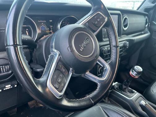 2021 Jeep Gladiator Overland