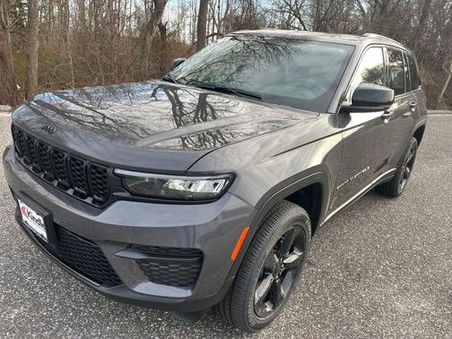 2025 Jeep Grand Cherokee Laredo
