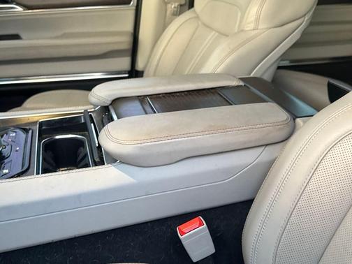2023 Jeep Grand Wagoneer Base