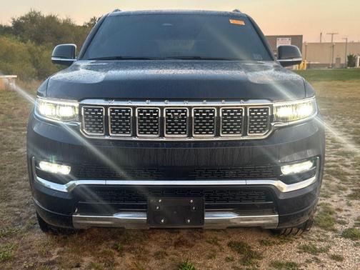 2023 Jeep Grand Wagoneer Base