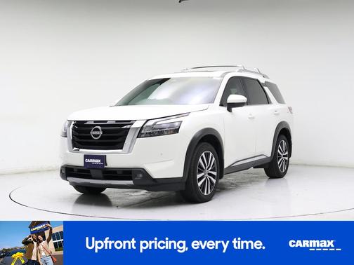 White 2022 Nissan Pathfinder Platinum
