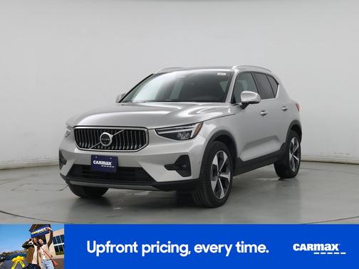 2025 Volvo XC40 B5 Plus Bright Theme