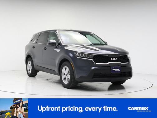 Gray 2023 Kia Sorento LX