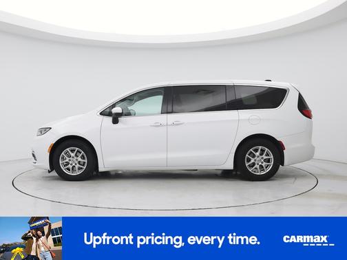 White 2023 Chrysler Pacifica Touring L