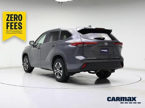 Gray 2023 Toyota Highlander XLE