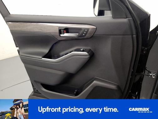 Black 2023 Toyota Highlander Limited