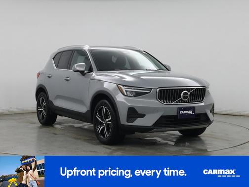 2025 Volvo XC40 B5 Core Bright Theme
