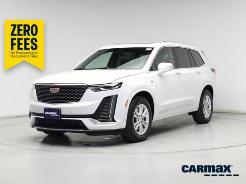 White 2024 Cadillac XT6 Luxury