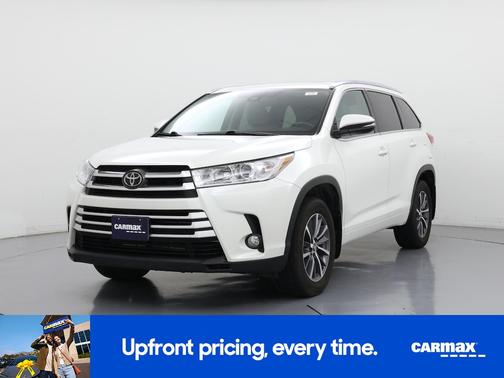 White 2018 Toyota Highlander XLE