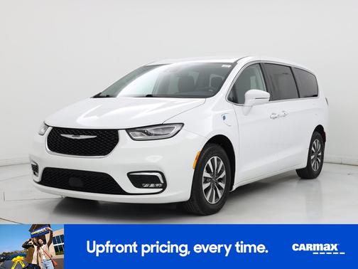 White 2022 Chrysler Pacifica Hybrid Touring L