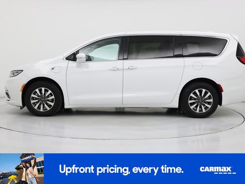 White 2022 Chrysler Pacifica Hybrid Touring L
