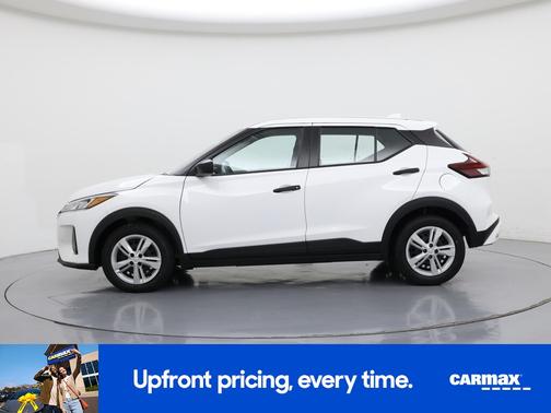 White 2024 Nissan Kicks S