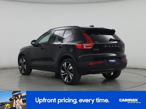 2025 Volvo XC40 B5 Plus Dark Theme