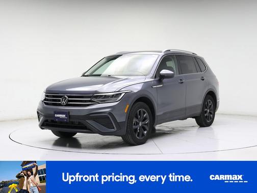 Gray 2024 Volkswagen Tiguan SE
