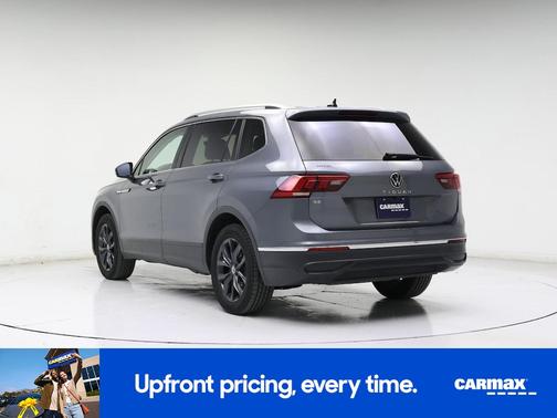 Gray 2024 Volkswagen Tiguan SE