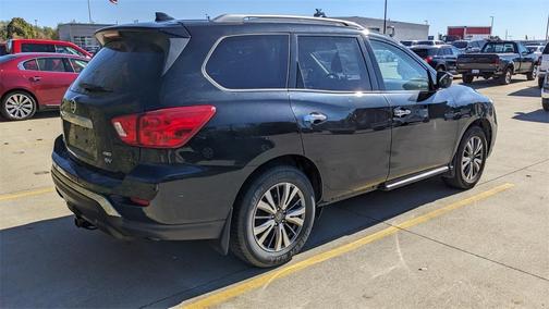 2019 Nissan Pathfinder SV