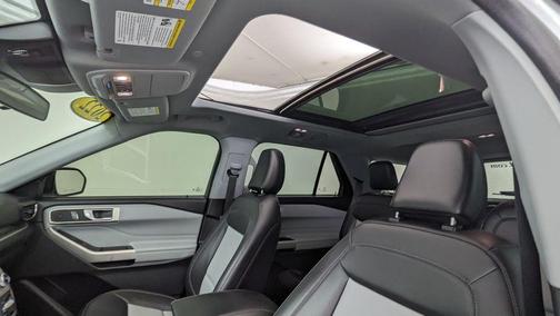 Iconic Silver Metallic 2022 Ford Explorer XLT