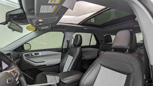 Iconic Silver Metallic 2022 Ford Explorer XLT