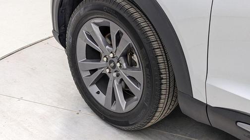 Iconic Silver Metallic 2022 Ford Explorer XLT