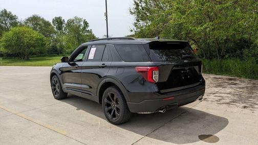 Black Metallic 2023 Ford Explorer ST-Line