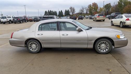 2002 Lincoln Town Car Signature
