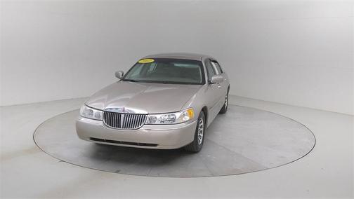 2002 Lincoln Town Car Signature