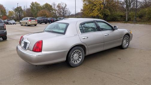 2002 Lincoln Town Car Signature