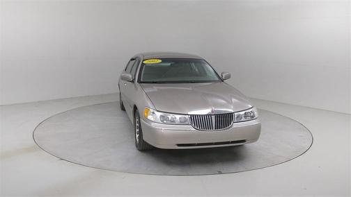2002 Lincoln Town Car Signature