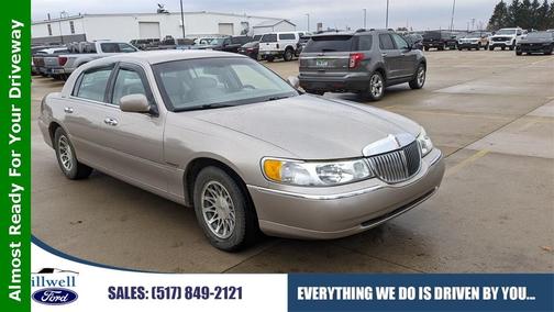 2002 Lincoln Town Car Signature