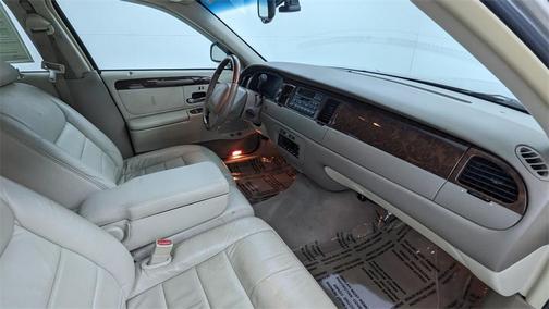 2002 Lincoln Town Car Signature