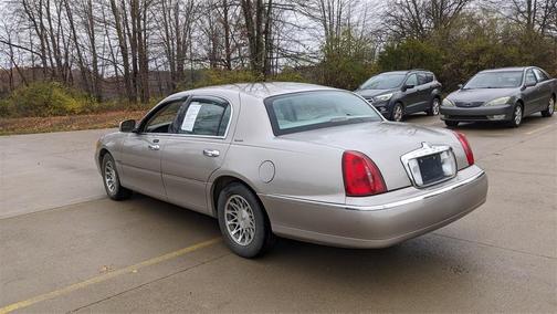 2002 Lincoln Town Car Signature