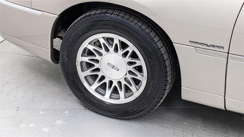 2002 Lincoln Town Car Signature