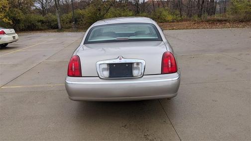 2002 Lincoln Town Car Signature